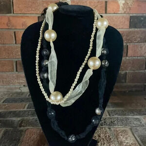 Pearl &‎ Lace Necklace